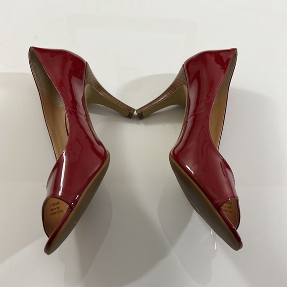 (9.5B) beautiful raspberry red Cole Haan patent leather heels - Picture 5 of 9